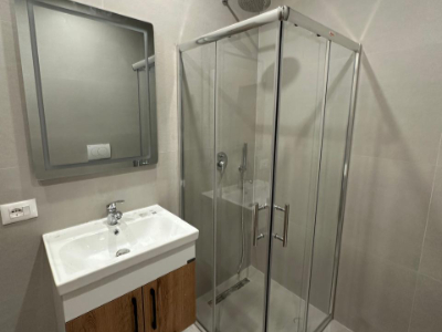 Tualet i kompletuar me hidrosanitare Tualet i kompletuar me hidrosanitare